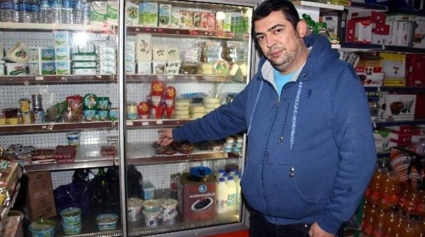 Maskeli Hırsız Girdiği Marketten Sadece Alkol Ve Peynir &Ccedil;aldı