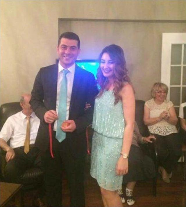 D&uuml;ğ&uuml;n Hazırlığındaki Gen&ccedil;ten Geriye Nişan Fotoğrafları Kaldı 2