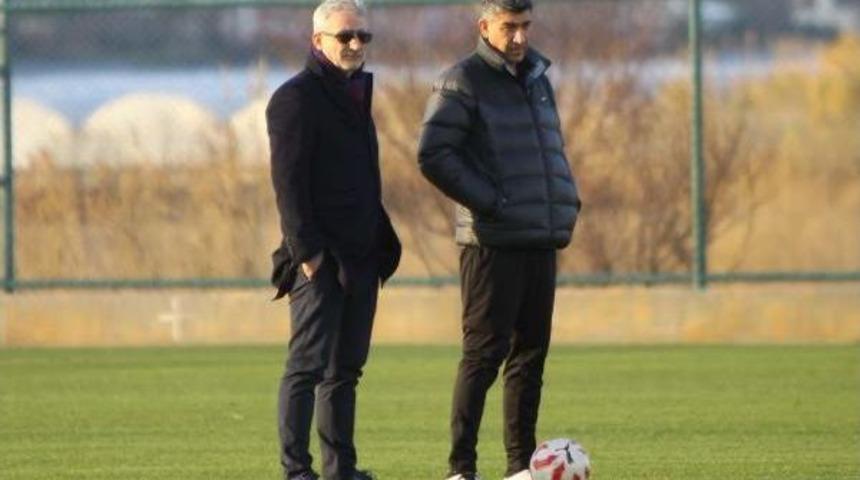 Başkan Mergen, Kamptaki Manisaspor'u Ziyaret Etti