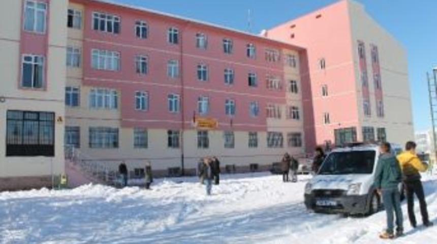 Yemek Asans&ouml;r&uuml;ne Sıkışan Kadın Hayatını Kaybetti