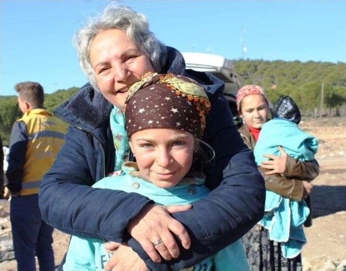 Şefkatli Ellerden Yoksul &Ccedil;ocuklara Yılbaşı Jesti
