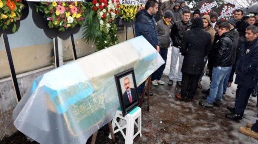 Beyin Kanaması Ge&ccedil;iren Gmis Genel Sekreteri Defnedildi