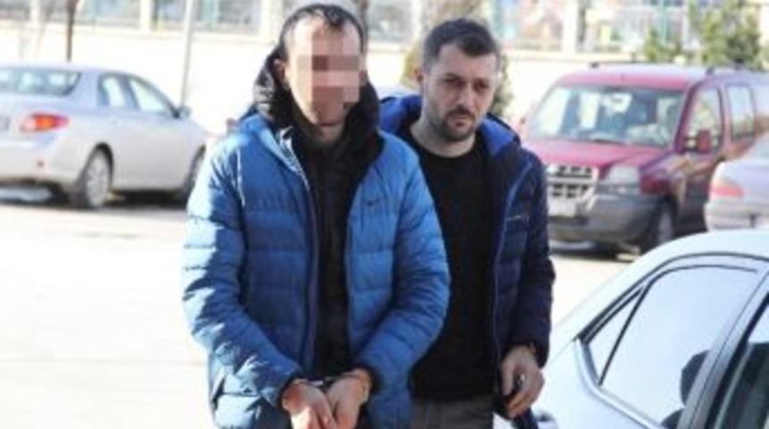 Evinin Balkonundan Alıcıya Uyuşturucu Atarken Yakalandı