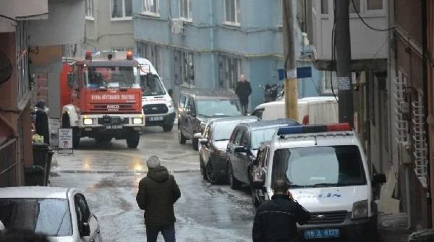 A&ccedil;ık Kalan Elektrik Sobasından &Ccedil;ıkan Yangında 3 &Uuml;niversiteli Hastanelik Oldu