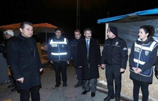 Vali Çelik Görev Başındaki Polis Memurlarını Ziyaret Etti