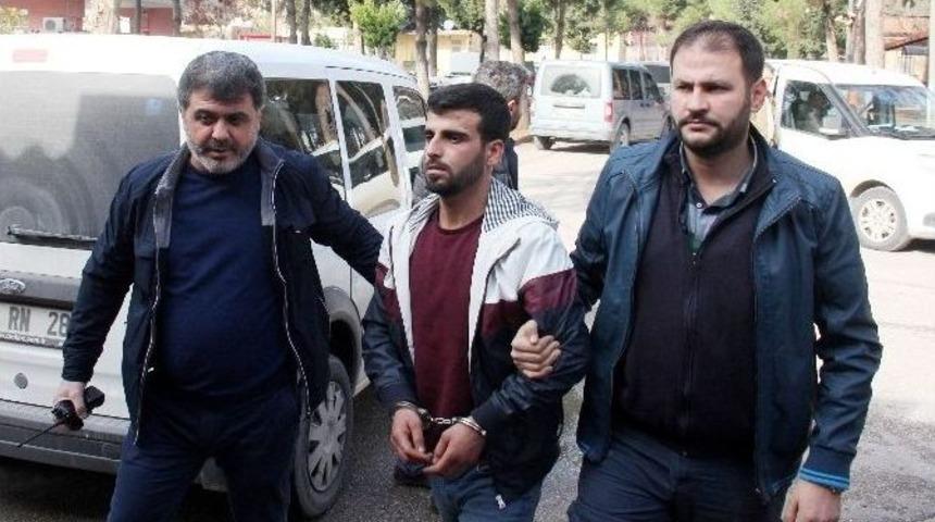 L&uuml;ks Otomobildeki Cinayete 5 G&ouml;zaltı
