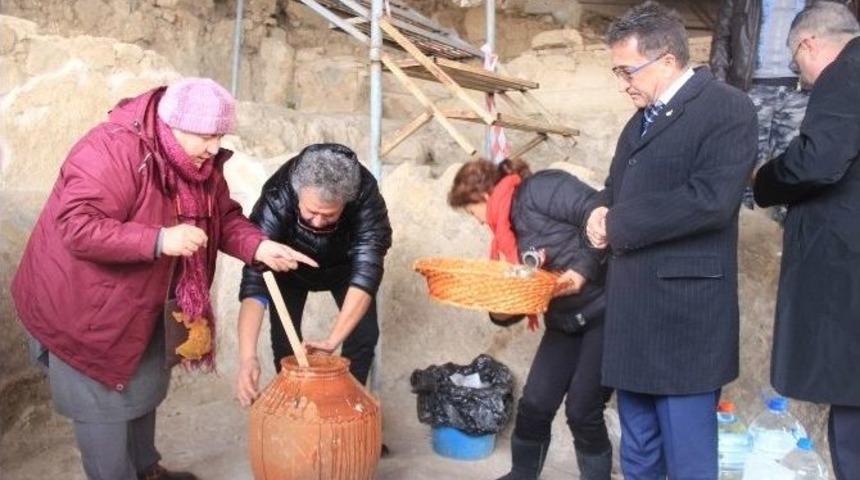 Edremit&rsquo;te 3 Bin Yıllık Sos Yapıldı