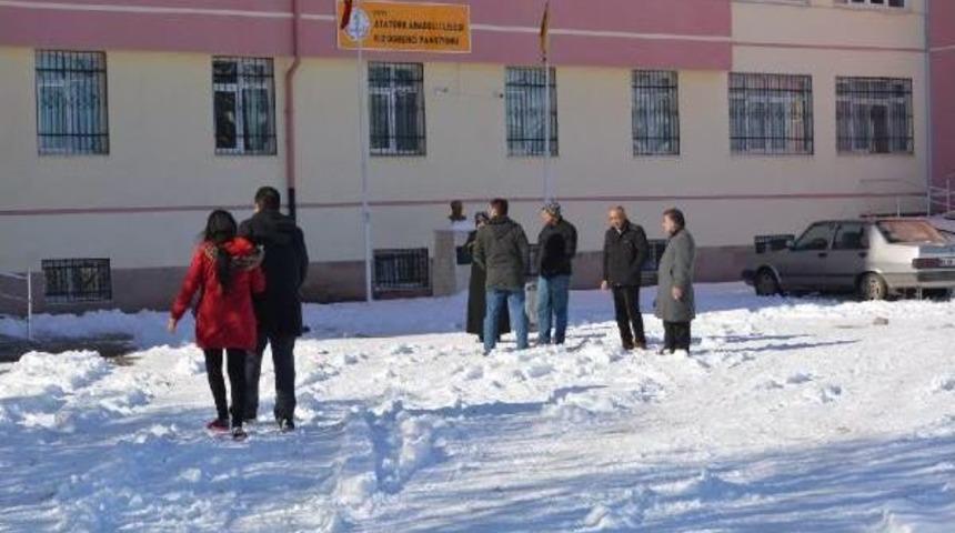 &Ouml;ğrenci Pansiyonunda Asans&ouml;re Sıkışarak &Ouml;ld&uuml;