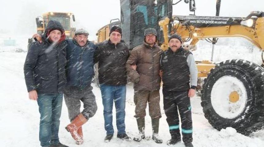 Kar Esaretinden Kurtulunca Zeybek Oynadı