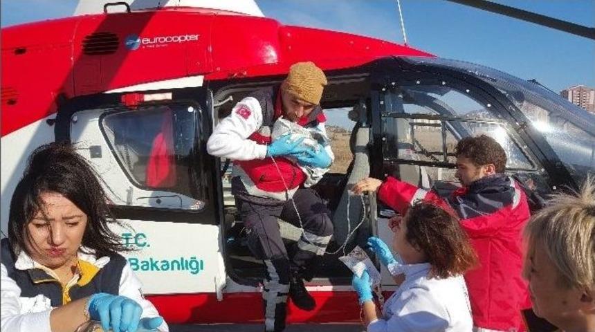 Ambulans Helikopter 2 G&uuml;nl&uuml;k Bebek İ&ccedil;in Havalandı