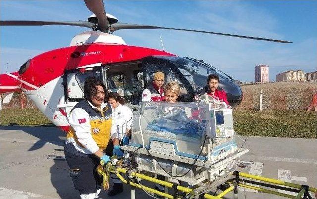 Ambulans Helikopter 2 Günlük Bebek İçin Havalandı