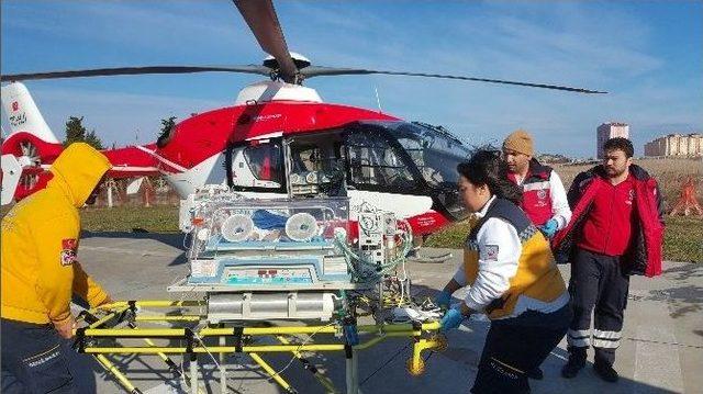 Ambulans Helikopter 2 Günlük Bebek İçin Havalandı