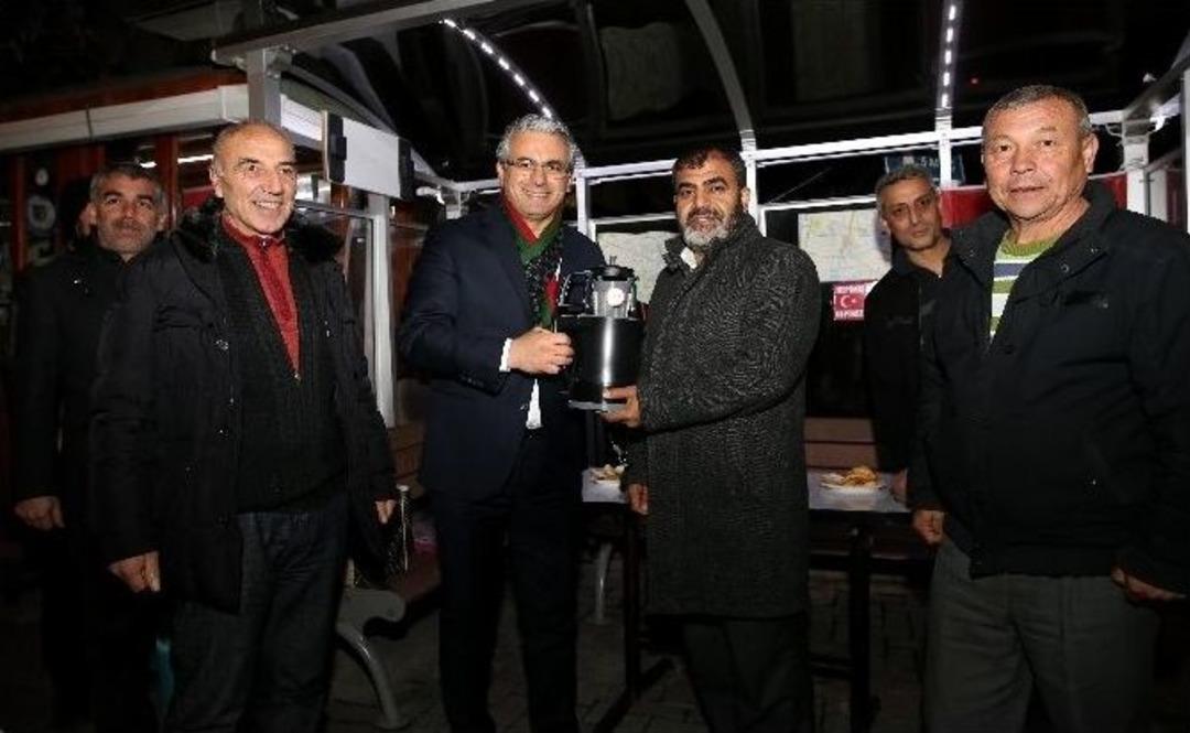 Akpınar, 2017&rsquo;yi Taksicilerle Karşıladı