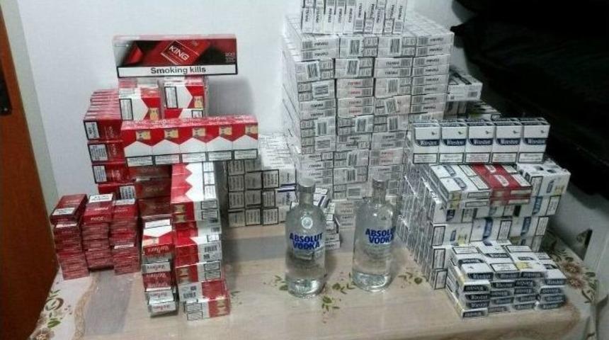 Yolcu Otob&uuml;s&uuml;ndeki Valizde Bin 130 Paket Ka&ccedil;ak Sigara Ele Ge&ccedil;irildi