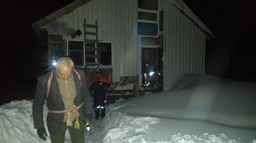 Bağ Evinde Mahsur Kalan Baba- Oğlu, Afad Kurtardı