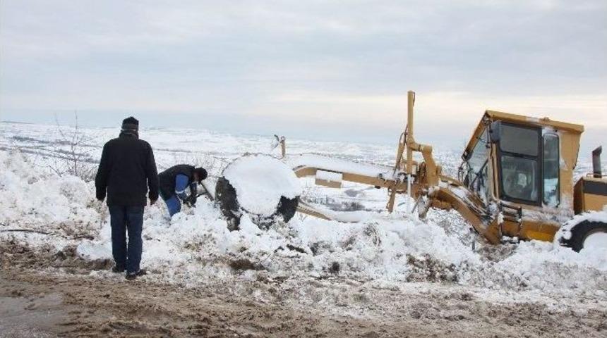 Karda Mahsur Kalan Ara&ccedil;lar Kurtarıldı