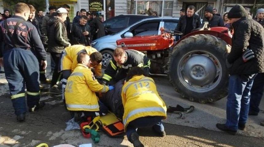 Dingili Kırılan Trakt&ouml;r Otomobile &Ccedil;arptı: 2 Yaralı