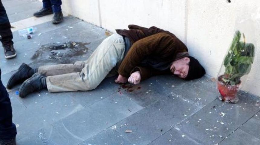 Hastane &Ouml;n&uuml;nde Sızdı, Acilde Tedaviye Alındı