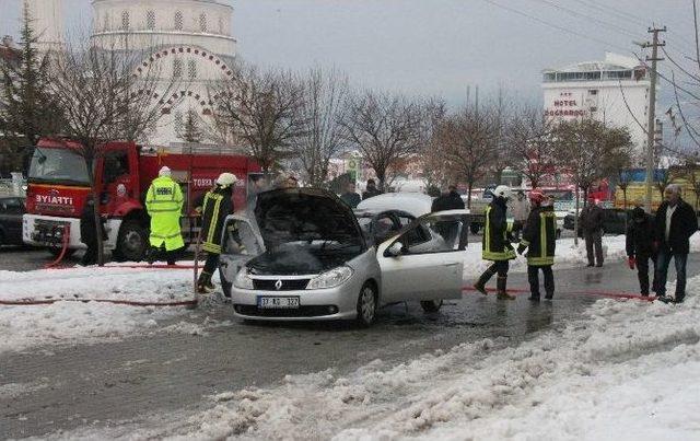 Seyir Halindeki Otomobil Cayır Cayır Yandı