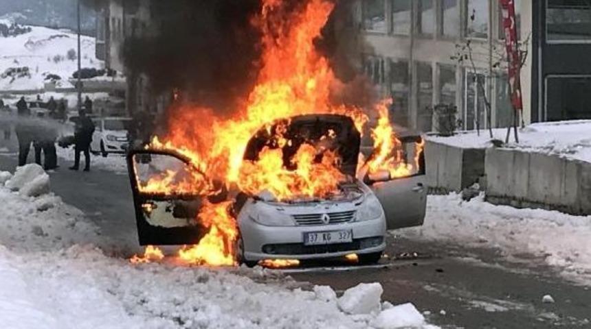 Otomobil Alev Alev Yandı