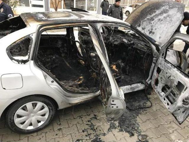 Otomobil Alev Alev Yandı 1