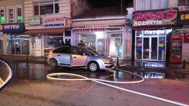 Ayvalık’ta Park Halindeki Otomobil Alev Aldı