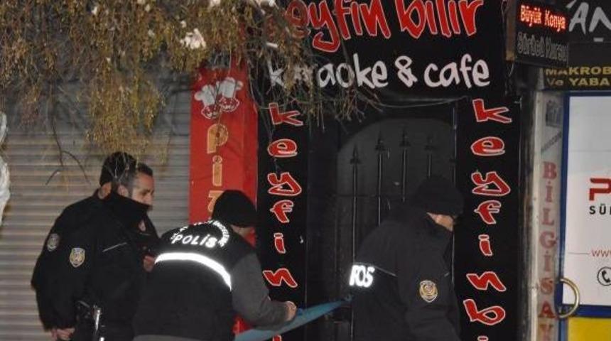 Konya'da Bir Kafe De Bı&ccedil;aklı Kavga: 2 Yaralı