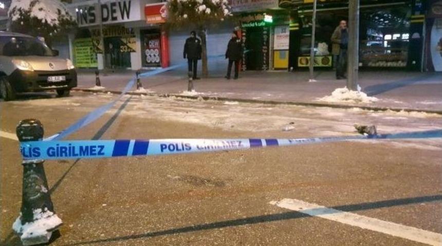 Kafede Silahlı Bı&ccedil;aklı Kavga: 2 Yaralı