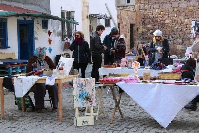 El Emekleri Köylü Pazarında Sergilendi