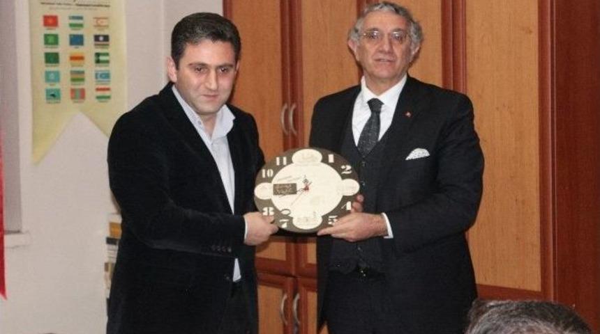 G&uuml;neş Vakfı&rsquo;nda Hilmi Ziya &Uuml;lken&rsquo;de &ldquo;aşk Ahl&acirc;kı&rdquo; Ve &ldquo;insan&icirc; Vatanseverlik&rdquo; Konferansı