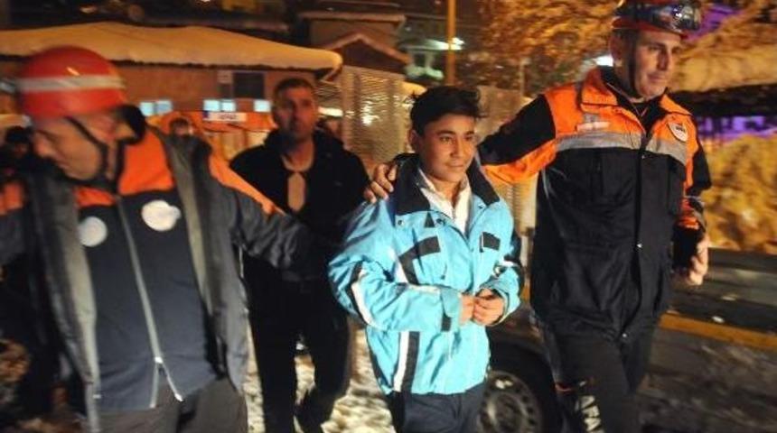 Bursa'da Karda Mahsur Kalan Bek&ccedil;i 5 Saatlik Operasyonla Kurtarıldı