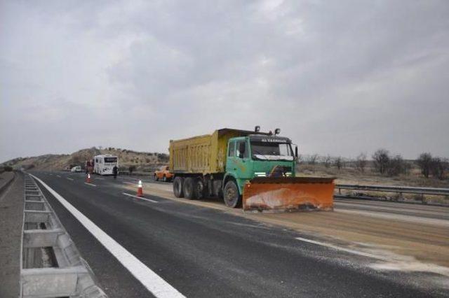 Gaziantep'te, Yolcu Otobüsü Tır'a Çarpıp Devrildi: 8 Yaralı