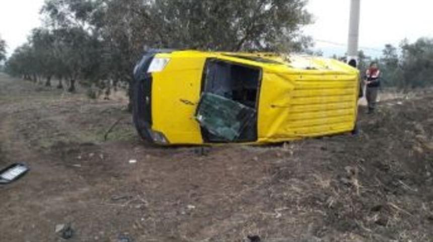 Manisa Saruhanlı&rsquo;da Ptt Aracı Takla Attı