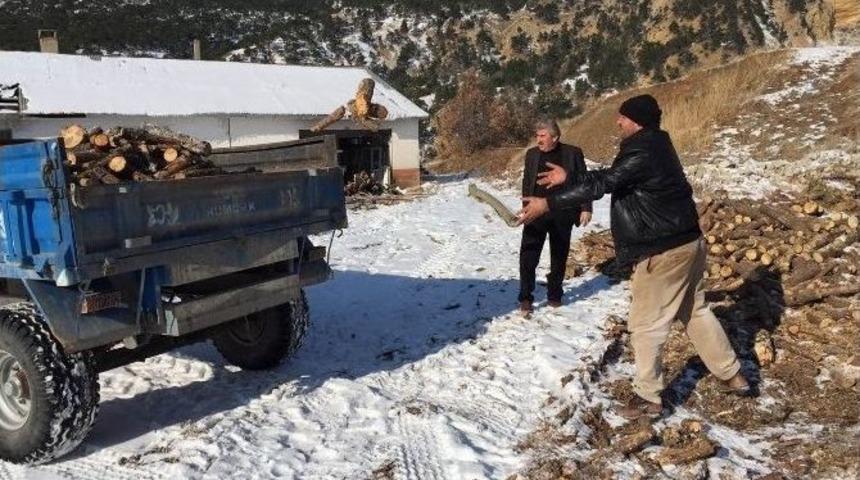 Koyulhisar&rsquo;da İhtiya&ccedil; Sahiplerine Odun Yardımı
