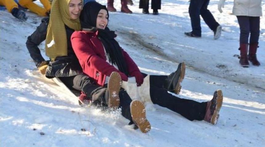 Karla Kaplı Spil'e Ziyaret&ccedil;i Akını