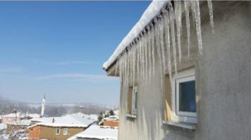 Buz Sarkıtları 1 Metreye Ulaştı