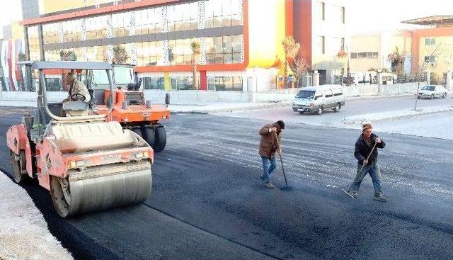 Bornova’da Yollar Yenileniyor, Ulaşım Rahatlıyor