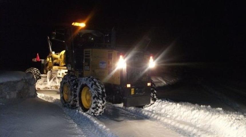 Seyitgazi&rsquo;nin 51 Mahallesinde Karla M&uuml;cadele &Ccedil;alışmaları S&uuml;r&uuml;yor