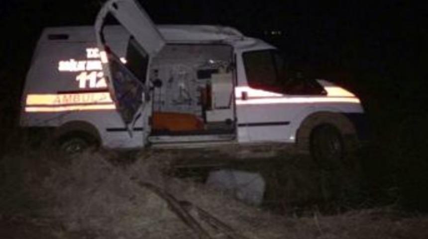 Kazaya Yerine Giden Ambulans Takla Attı: 3 Yaralı
