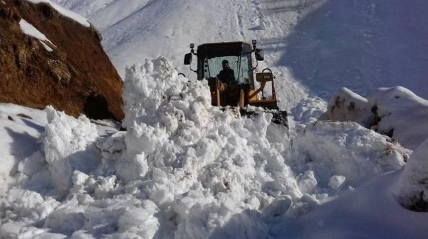 Sason&rsquo;da Yol Temizleme &Ccedil;alışmaları Devam Ediyor