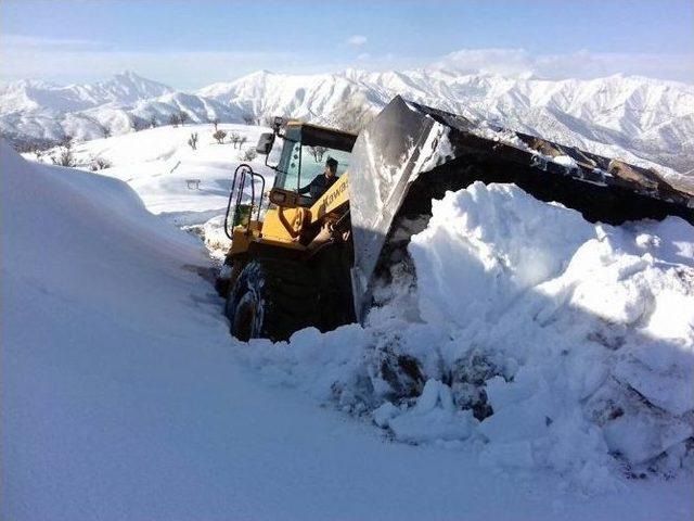 Sason’da Yol Temizleme Çalışmaları Devam Ediyor