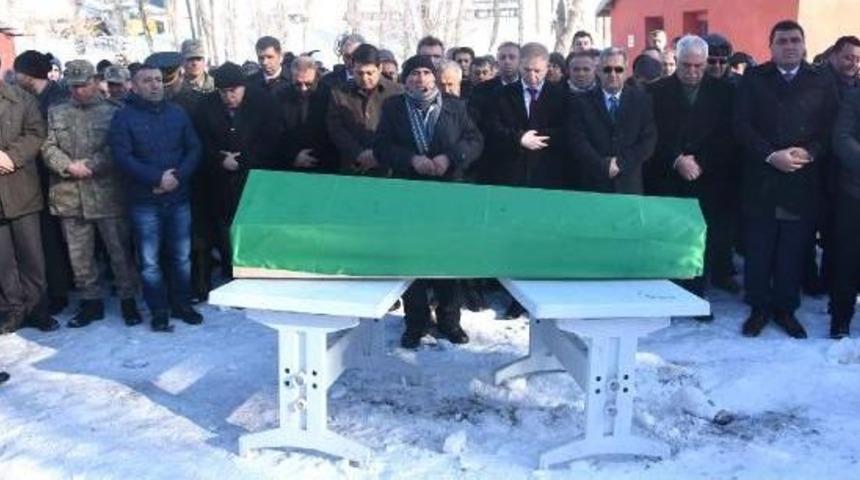 Reina Saldırısında &Ouml;len Garson Kenan Kutluk Toprağa Verildi