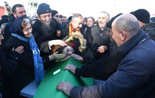 Reina Saldırısında Ölen Garson Kenan Kutluk Toprağa Verildi