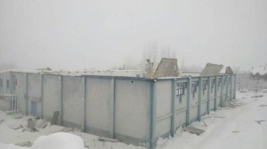 Ermenek'te Spor Salonunun &Ccedil;atısı &Ccedil;&ouml;kt&uuml;