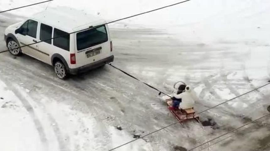 Afyonkarahisar&rsquo;da Ara&ccedil; Ve Kızakla Tehlikeli Oyun