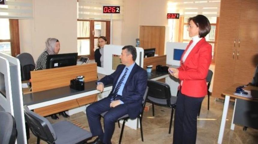 Edremit&rsquo;te Yeni Kimlikler Dağıtılıyor