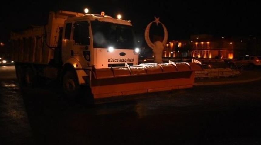 Buzlu Yollar Tuzlanıyor