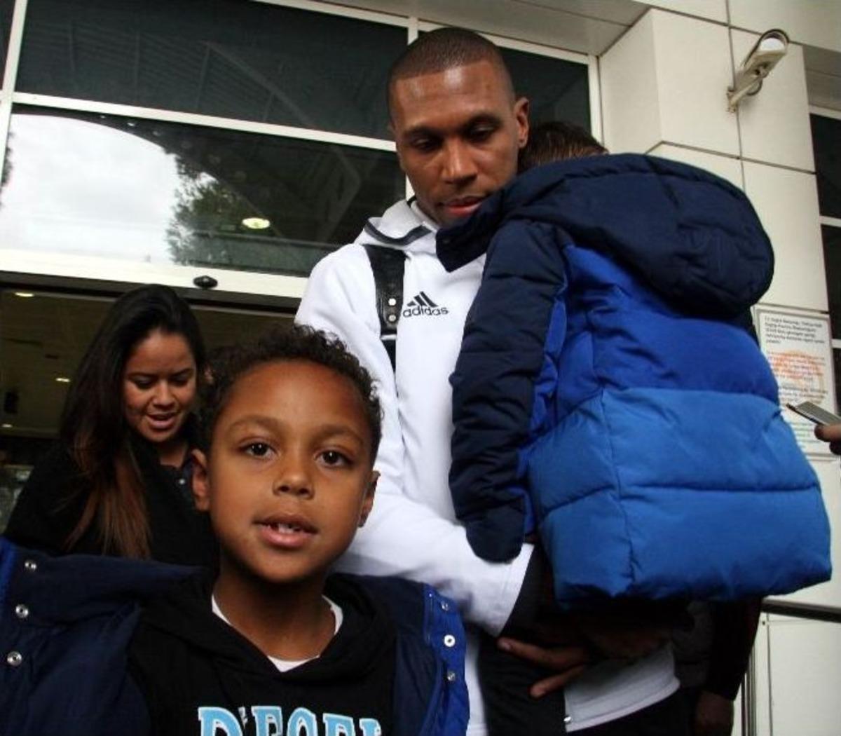 Beşiktaş Antalya&rsquo;da &Ccedil;i&ccedil;eklerle Karşılandı