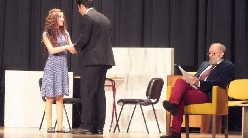 &rsquo;asiye Nasıl Kurtulur?&rsquo; Oyunu Vatandaşlarla Buluştu