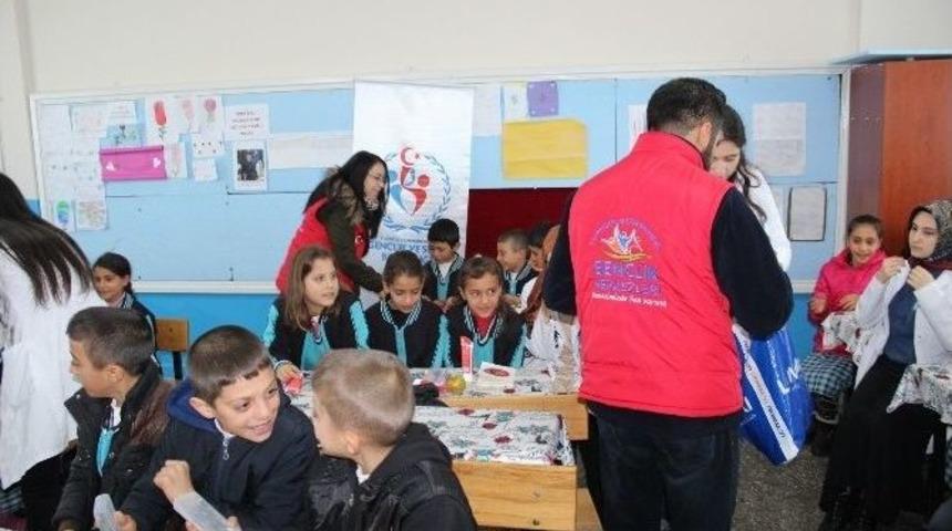 Gen&ccedil;lik Liderlerinden G&uuml;zelova K&ouml;y&uuml;ne &Ccedil;ıkarma